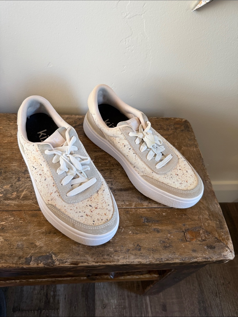 Kizik Speckled Cream Casual Sneakers - Low Top Lace-Up Size 6.5